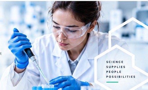 Laboratory scientist using a pipette